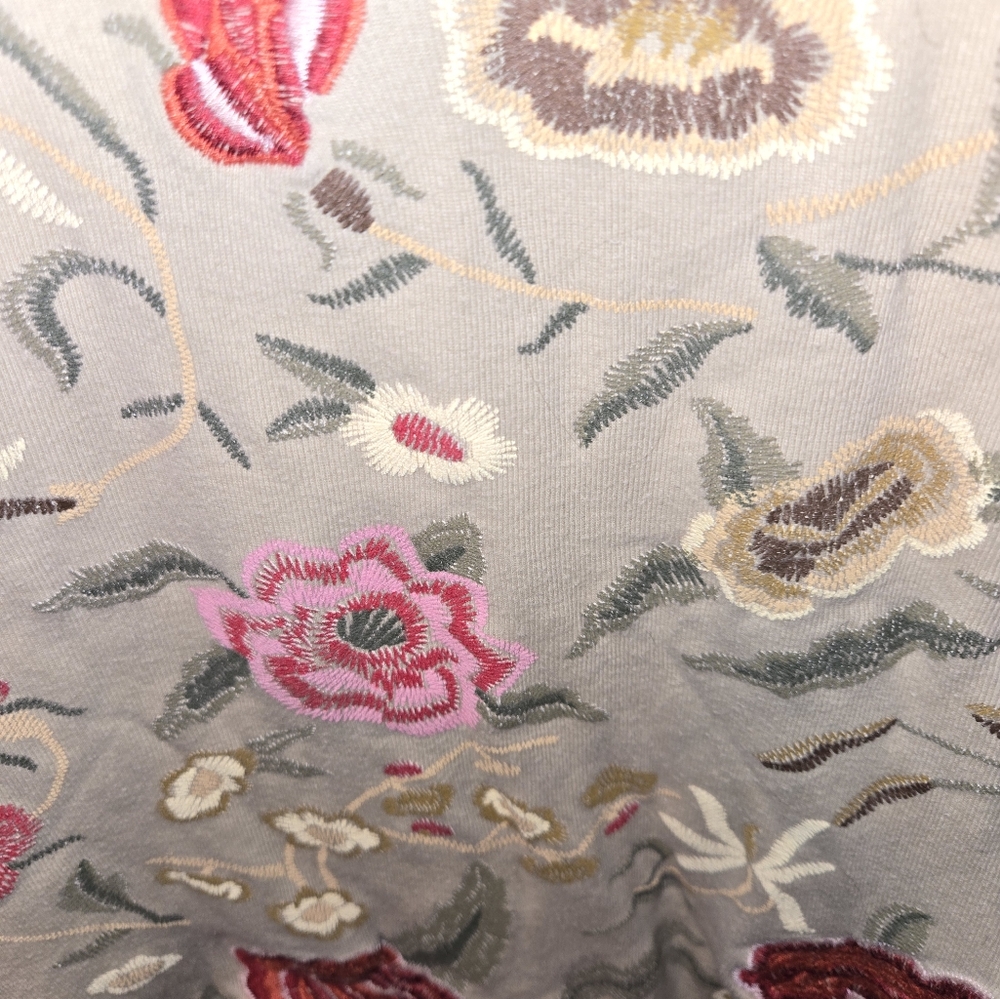 eyeshadow size small embroidered top - Picture 4 of 4